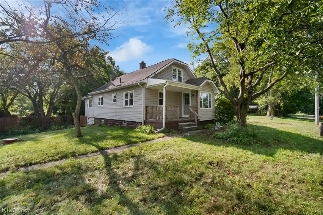 Single family home for sale at 4719 S Main St, Green, OH 44319 | MLS# 5244168