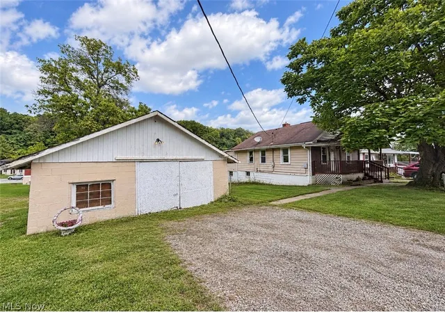 Photo 3 of Single family home for sale at 1331 Race St, Zanesville, OH 43701 | MLS# 5244540 | Listing updated on 2026-09-14