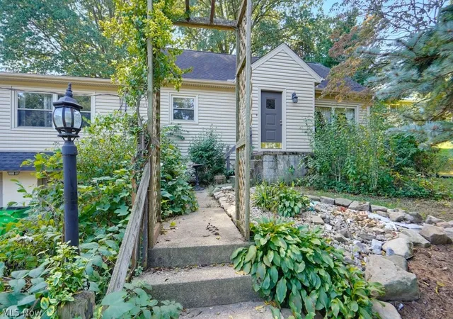 Photo 2 of Sale Pending at 1170 Auburn Ave, Barberton, OH 44203 | MLS# 5244550 | Listing updated on 2026-10-30