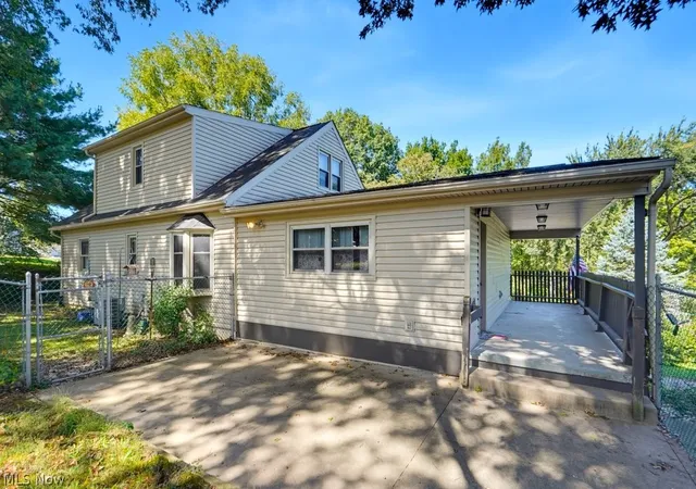 Photo 3 of Sale Pending at 1170 Auburn Ave, Barberton, OH 44203 | MLS# 5244550 | Listing updated on 2026-10-30