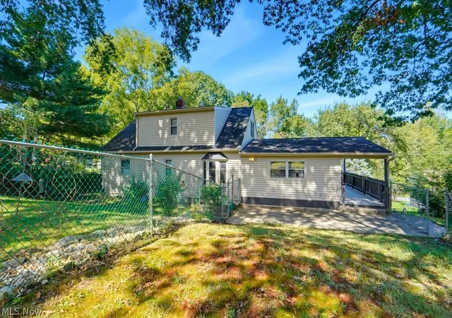 Photo 4 of Sale Pending at 1170 Auburn Ave, Barberton, OH 44203 | MLS# 5244550 | Listing updated on 2026-10-30