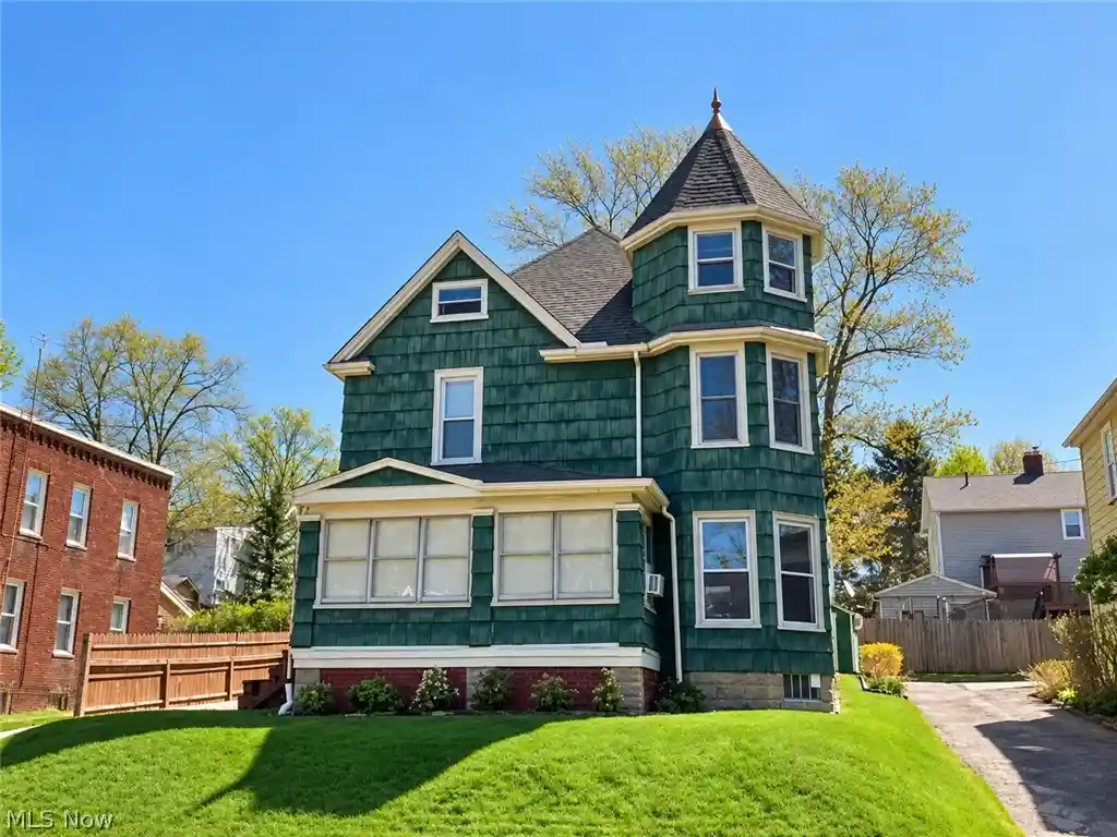 Single family home for sale at 125 N Bentley Ave, Niles, OH 44446 | MLS# 5244460