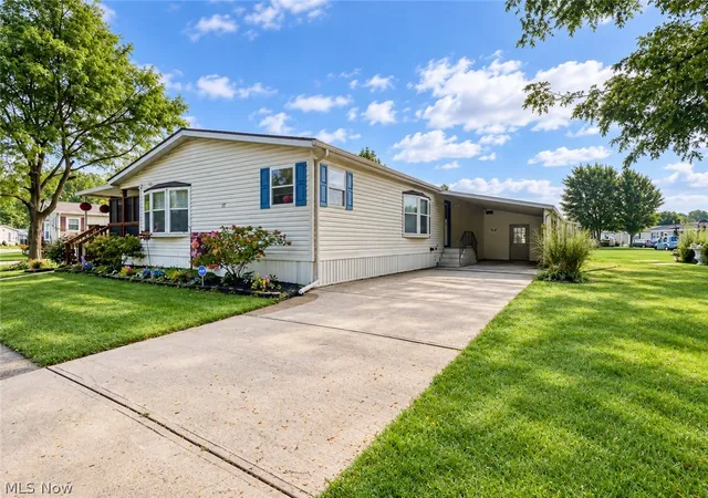 Photo 3 of Single family home for sale at 78 Periwinkle Dr, Olmsted Twp, OH 44138 | MLS# 5244605 | Listing updated on 2026-10-10