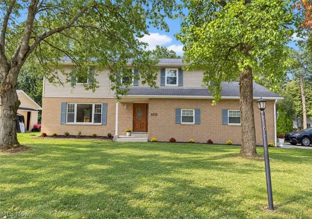 Photo 1 of Single family home for sale at 6820 Chadbourne Dr, North Olmsted, OH 44070 | MLS# 5244249 | Listing updated on 2026-10-07