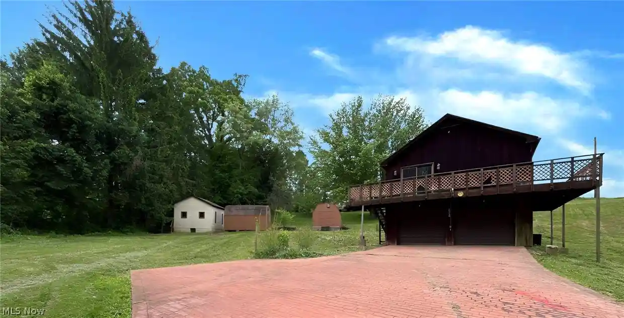 Photo 1 of Single family home for sale at 414 Whiteman Hl Rd, New Martinsville, WV 26155 | MLS# 5244964 | Listing updated on 2026-10-21