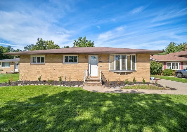 Photo 2 of Single family home for sale at 11254 Gordon Dr, Cleveland, OH 44130 | MLS# 5242910 | Listing updated on 2026-10-29