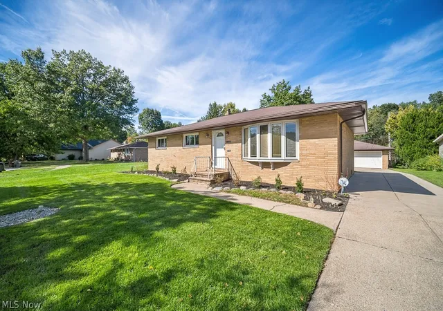 Photo 3 of Single family home for sale at 11254 Gordon Dr, Cleveland, OH 44130 | MLS# 5242910 | Listing updated on 2026-10-29
