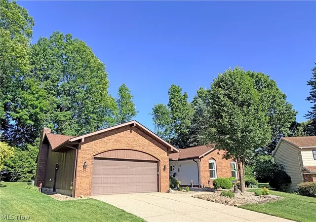 Photo 3 of Sale Pending at 1043 Reedy Dr, Wadsworth, OH 44281 | MLS# 5244886 | Listing updated on 2026-09-21