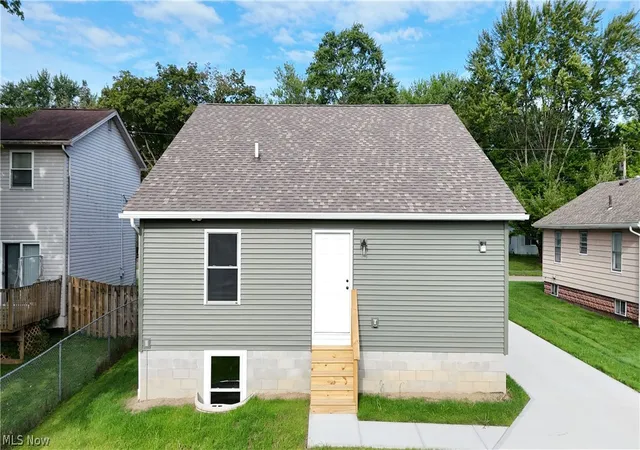 Photo 3 of Sale Pending at 434 8th Street, Struthers, OH 44471 | MLS# 5221868 | Listing updated on 2026-10-06