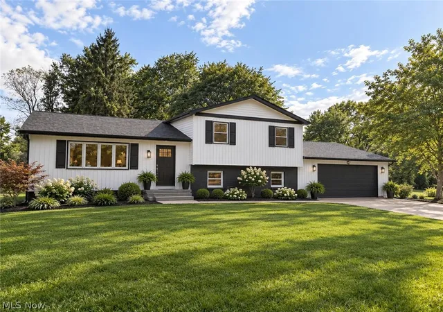 Photo 2 of Single family home for sale at 3246 E Waterloo Rd, Akron, OH 44312 | MLS# 5245050 | Listing updated on 2026-09-30
