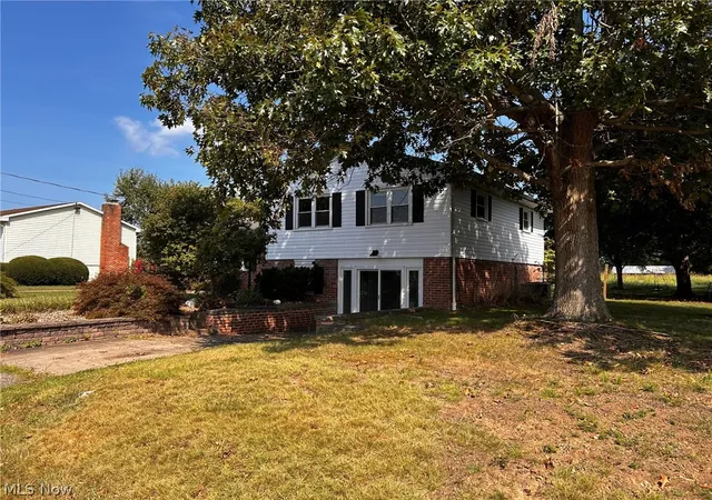 Photo 2 of Single family home for sale at 104 Shamrock Dr, Marietta, OH 45750 | MLS# 5243968 | Listing updated on 2026-10-08