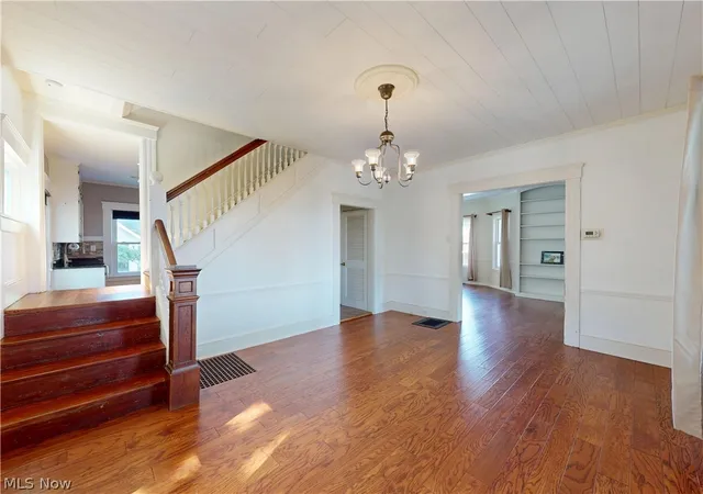 Photo 3 of Single family home for sale at 218 Bentleyville Rd, Chagrin Falls, OH 44022 | MLS# 5244320 | Listing updated on 2026-09-23