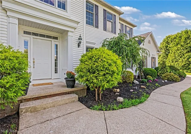 Photo 2 of Sale Pending at 7624 Hempfield Ln, Hudson, OH 44236 | MLS# 5232944 | Listing updated on 2026-10-08