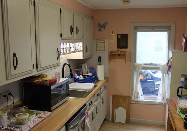 Photo 1 of Sale Pending at 3748 Cress Rd, Cleveland, OH 44111 | MLS# 5244638 | Listing updated on 2026-10-06
