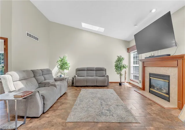 Photo 4 of Single family home for sale at 4201 Brooks Ct, Lorain, OH 44053 | MLS# 5245150 | Listing updated on 2026-10-28