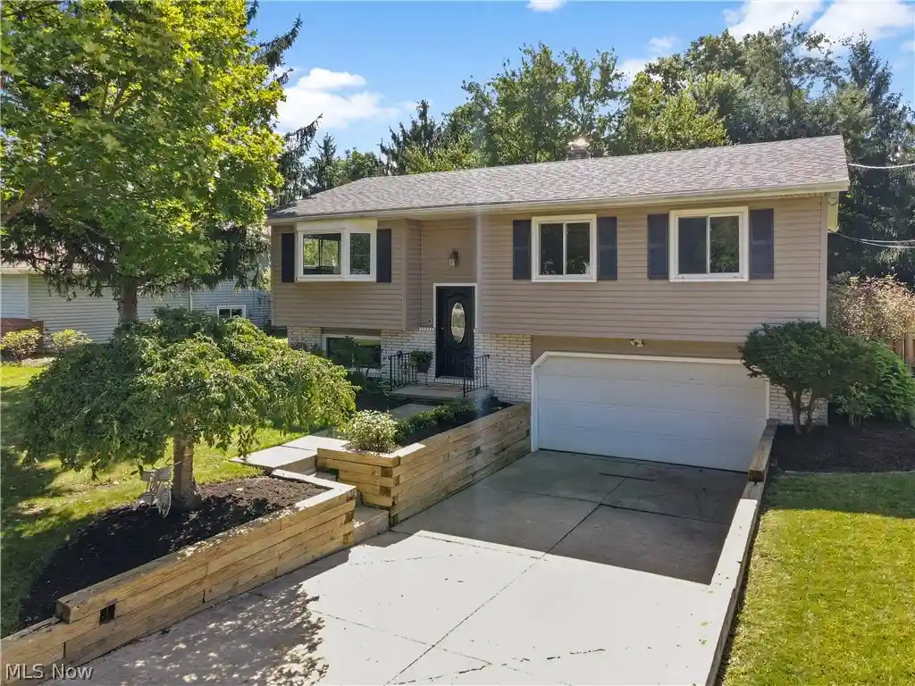 Single family home for sale at 2540 Ashdale Dr, Twinsburg, OH 44087 | MLS# 5245081