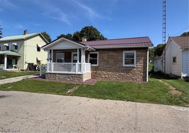 Photo 2 of Single family home for sale at 200 Short St, East Palestine, OH 44413 | MLS# 5244238 | Listing updated on 2026-10-30