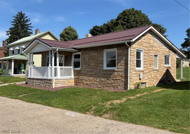 Photo 3 of Single family home for sale at 200 Short St, East Palestine, OH 44413 | MLS# 5244238 | Listing updated on 2026-10-30