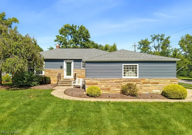 Photo 1 of Sale Pending at 5175 Thornbury Rd, Cleveland, OH 44124 | MLS# 5244996 | Listing updated on 2026-09-21