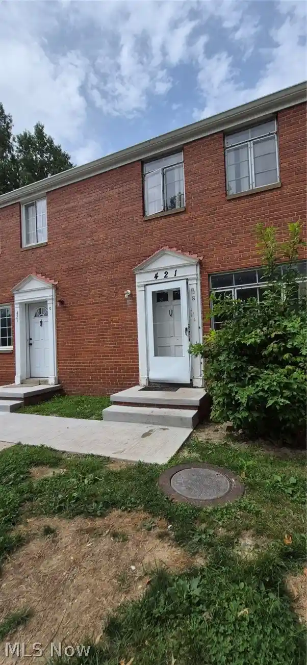 Listing Photo 1 - Condo for sale in 421 Kenwood Dr located at 421 Kenwood Dr, Euclid, OH 44123 - Unit #H1