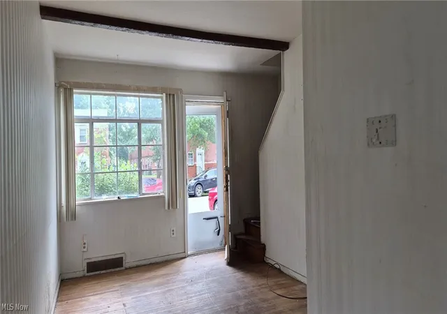 Listing Photo 3 - Condo for sale in building located at 421 Kenwood Dr, Euclid, OH 44123 - Unit #H1