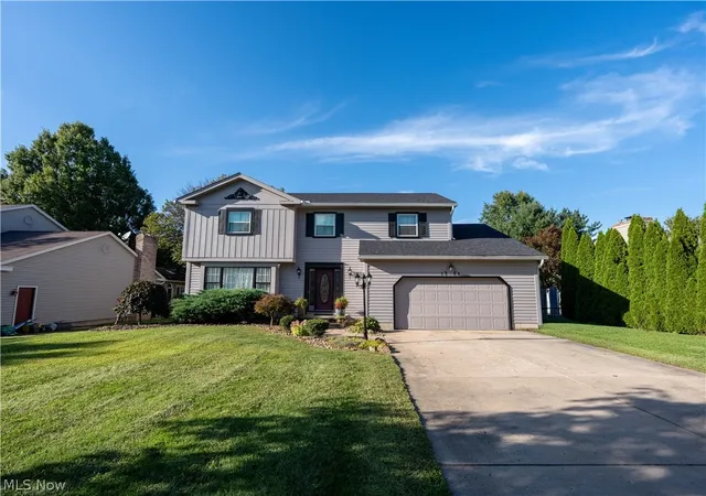 Photo 1 of Single family home for sale at 3388 Swallow Holw Dr, Youngstown, OH 44514 | MLS# 5245317 | Listing updated on 2026-10-09