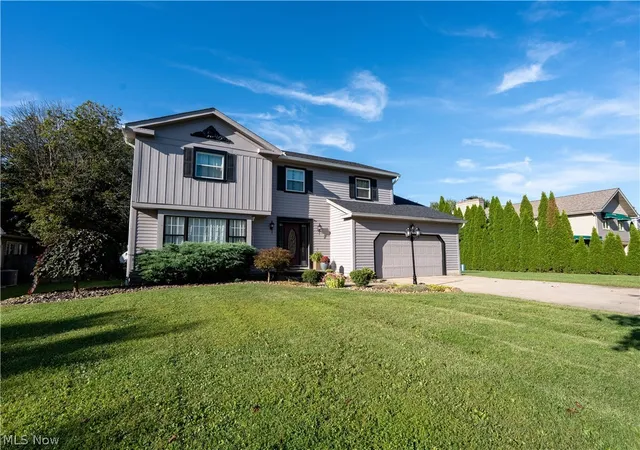 Photo 2 of Single family home for sale at 3388 Swallow Holw Dr, Youngstown, OH 44514 | MLS# 5245317 | Listing updated on 2026-10-09