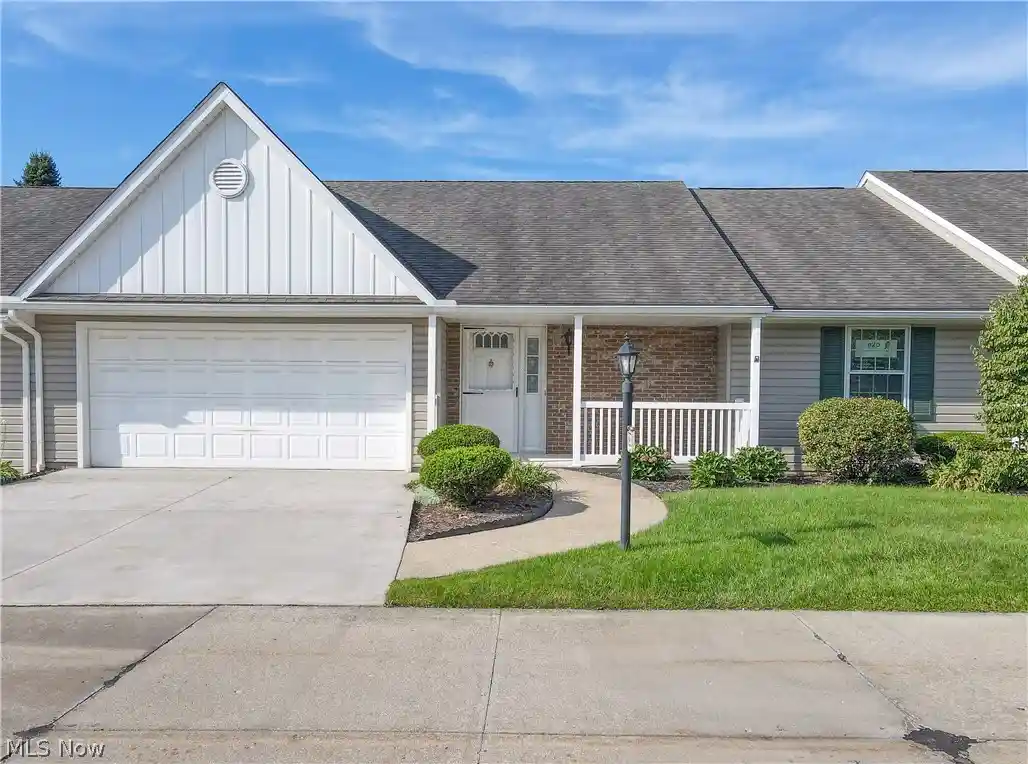 Listing Photo 1 - Condo for sale in 230 Park Pl Dr located at 230 Park Pl Dr, Wadsworth, OH 44281 - Unit 230 Park Pl Dr