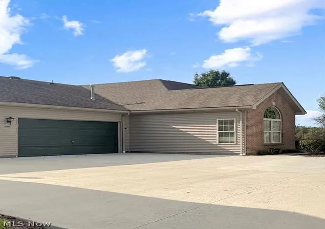 Listing Photo 2 - Condo for sale in building located at 4355 Steuben Woods Dr, Steubenville, OH 43953
