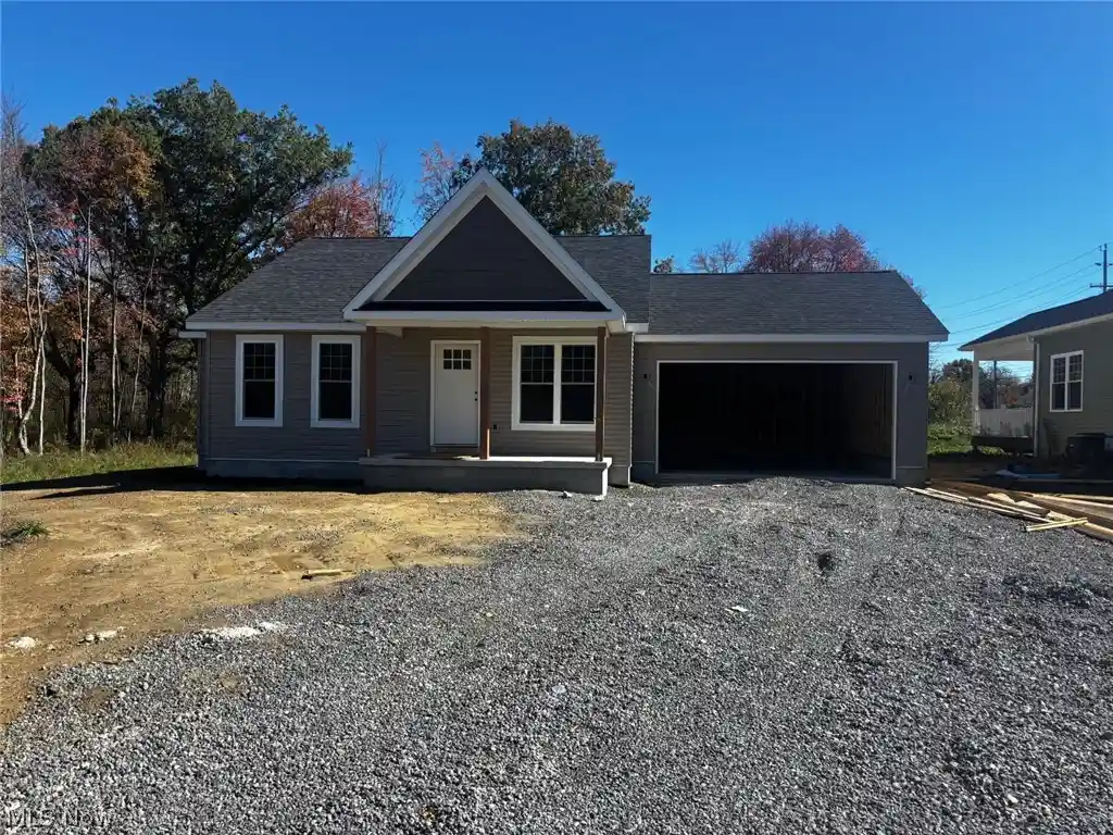 Photo 1 of Single family home for sale at 899 Dogwood Dr, Hubbard, OH 44425 | MLS# 5245461 | Listing updated on 2026-10-28