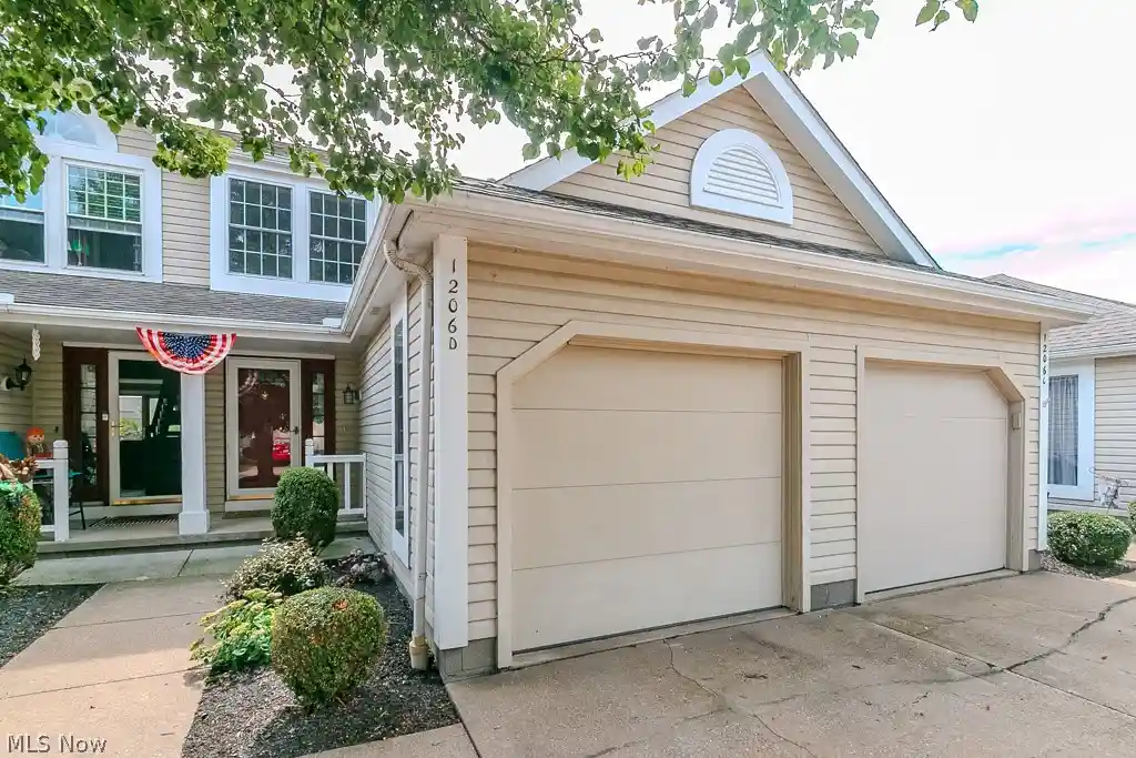 Listing Photo 1 - Condo for sale in 1206 Brookline Pl located at 1206 Brookline Pl, Willoughby, OH 44094 - Unit 1206 Brookline Pl