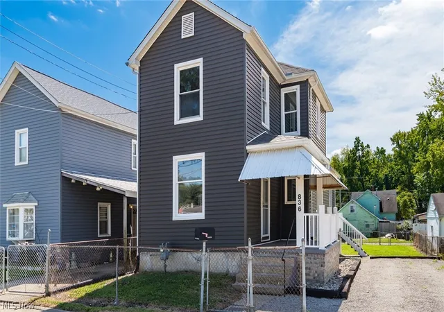 Photo 2 of Single family home for sale at 836 Indiana St, Zanesville, OH 43701 | MLS# 5245550 | Listing updated on 2026-09-16