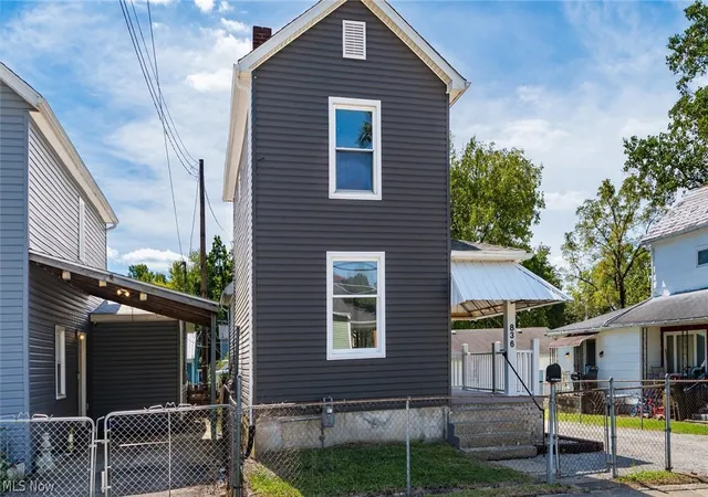 Photo 3 of Single family home for sale at 836 Indiana St, Zanesville, OH 43701 | MLS# 5245550 | Listing updated on 2026-09-16