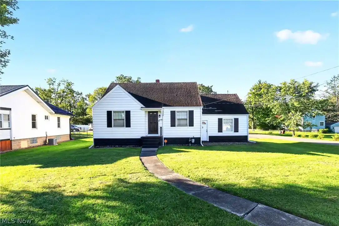 Single family home for sale at 4680 Hummel Dr NW, Champion, OH 44483 | MLS# 5245073