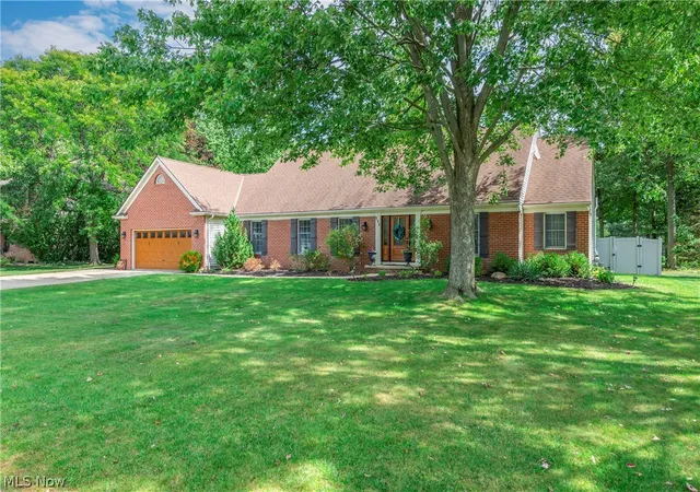 Photo 2 of Single family home for sale at 717 Wedgewood Dr, Avon Lake, OH 44012 | MLS# 5245331 | Listing updated on 2026-09-28