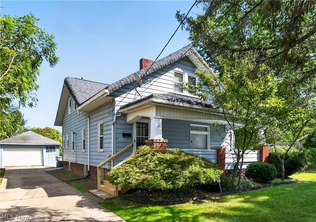 Photo 1 of Single family home for sale at 3915 Howard St, Youngstown, OH 44512 | MLS# 5245319 | Listing updated on 2026-09-21
