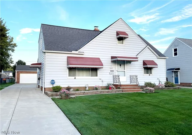 Photo 1 of Single family home for sale at 1661 Byron Dr, Cleveland, OH 44124 | MLS# 5245612 | Listing updated on 2026-10-01