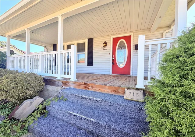 Photo 3 of Single family home for sale at 715 Pomeroy Pike, Belpre, OH 45714 | MLS# 5245384 | Listing updated on 2026-09-16