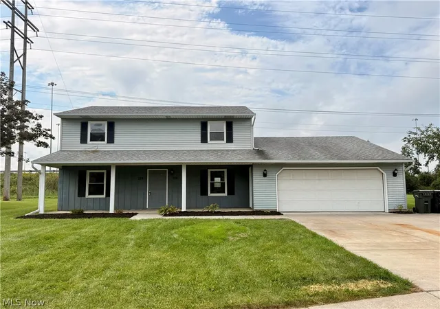 Photo 2 of Sale Pending at 124 Creekfield Ct, Elyria, OH 44035 | MLS# 5244523 | Listing updated on 2026-09-20