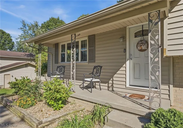 Photo 3 of Single family home for sale at 439 Bob Ave, Canal Fulton, OH 44614 | MLS# 5245433 | Listing updated on 2026-09-17