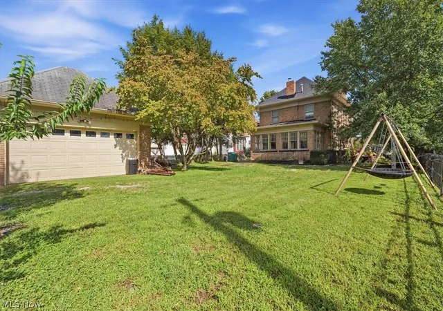 Photo 3 of Single family home for sale at 1521 Liberty St, Parkersburg, WV 26101 | MLS# 5245534 | Listing updated on 2026-10-07