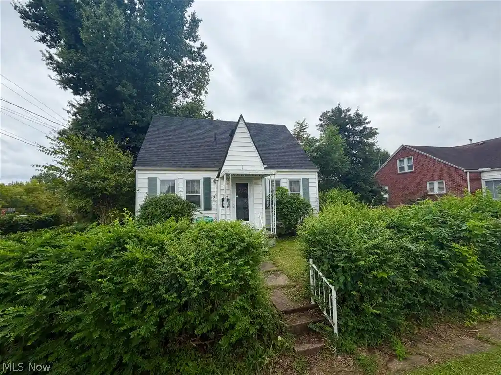 Photo 1 of Single family home for sale at 709 Elder St, Parkersburg, WV 26101 | MLS# 5243696 | Listing updated on 2026-10-20
