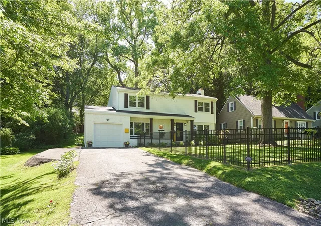 Photo 2 of Single family home for sale at 399 Mineola Ave, Akron, OH 44320 | MLS# 5245695 | Listing updated on 2026-10-11