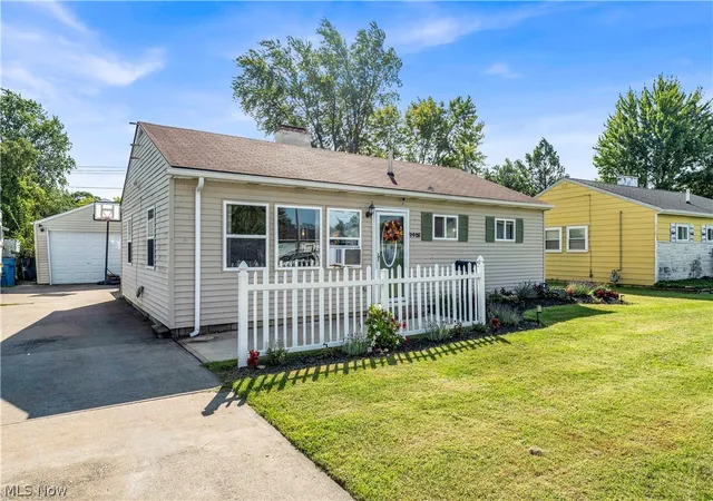 Photo 2 of Sale Pending at 4405 Norfolk Ave, Lorain, OH 44055 | MLS# 5245615 | Listing updated on 2026-09-21