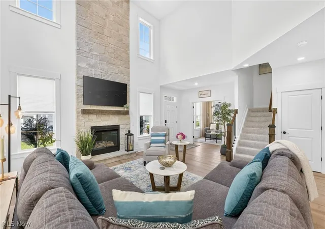 Listing Photo 4 - Condo for sale in building located at 516 Prt Side Dr, Avon Lake, OH 44012