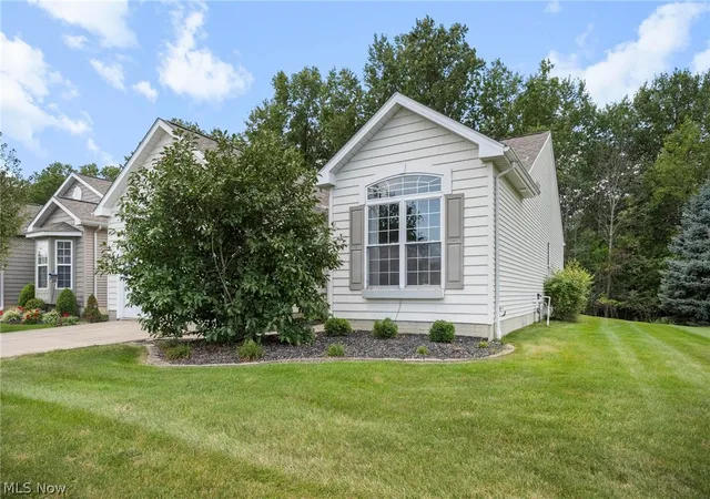 Photo 2 of Single family home for sale at 3700 Heron Dr, Lorain, OH 44053 | MLS# 5244863 | Listing updated on 2026-10-08
