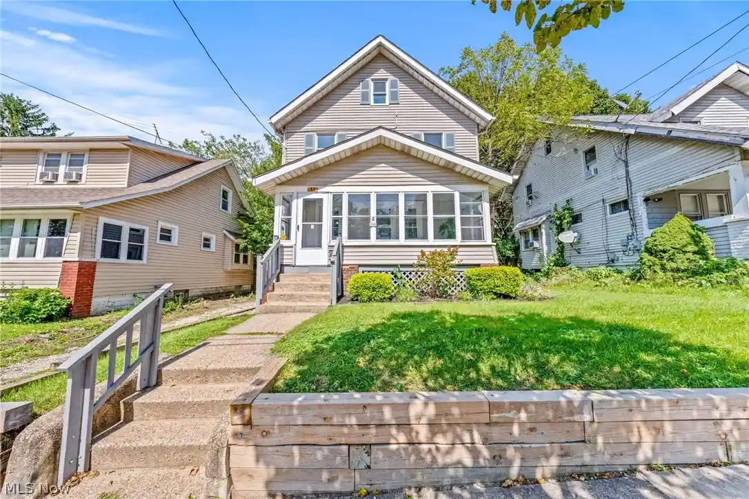 Single family home for sale at 33 Brighton Dr, Akron, OH 44301 | MLS# 5245760