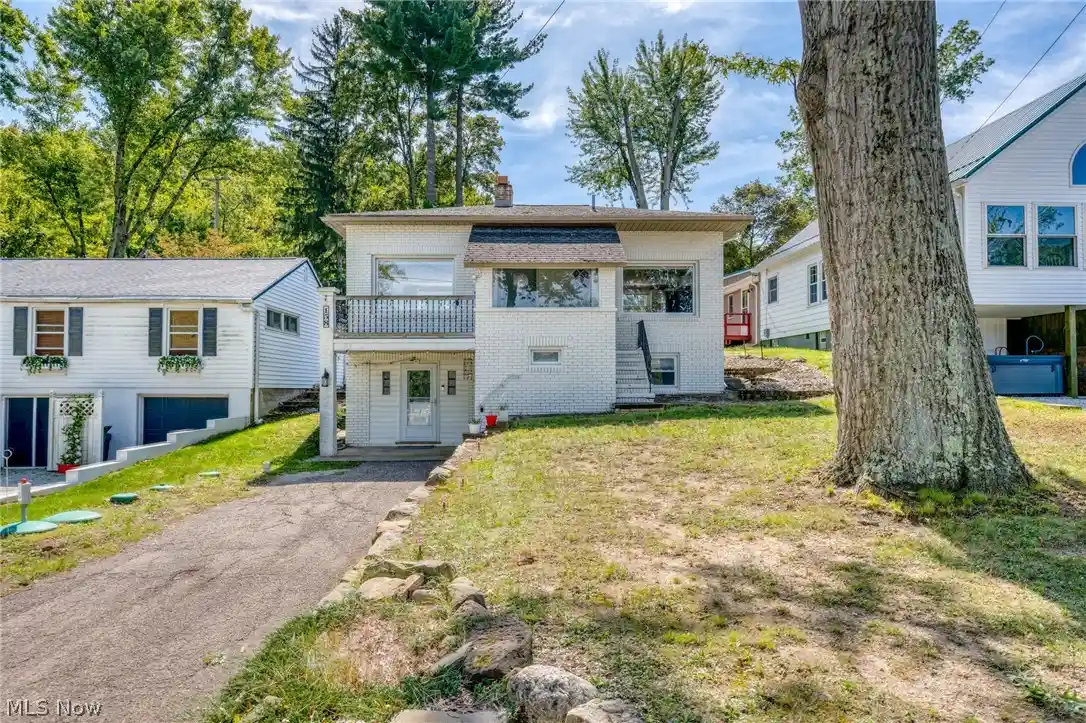 Photo 1 of Single family home for sale at 158 Oak Dr Nw, North Canton, OH 44720 | MLS# 5245790 | Listing updated on 2026-10-22