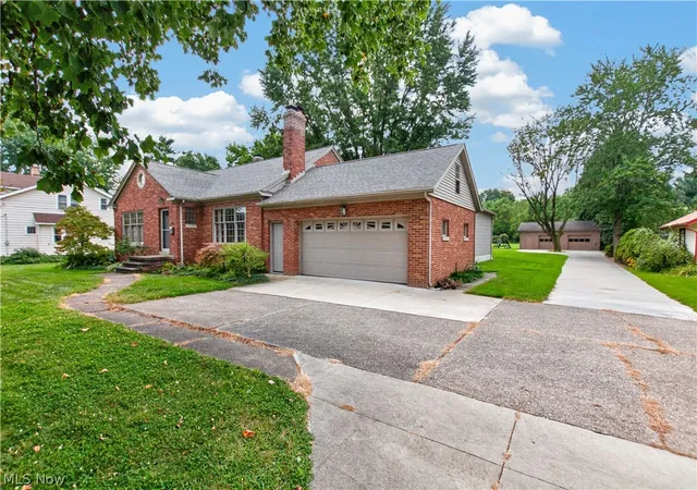 Photo 2 of Sale Pending at 916 Milan Ave, Amherst, OH 44001 | MLS# 5245946 | Listing updated on 2026-09-30