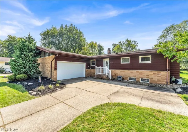 Photo 1 of Single family home for sale at 26913 Elizabeth Ln, Olmsted Twp, OH 44138 | MLS# 5243609 | Listing updated on 2026-09-27